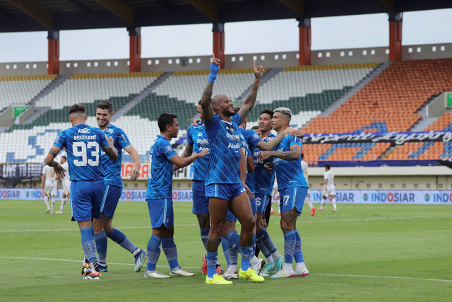 Pemain Persib berselebrasi saat melawan Persija pada Pertandingan Liga 1 di Stadion Sijalak Harupat Kabupaten Bandung, Jawa Barat, Sabtu (9/3/2024). Foto: Jamal Ramadhan/kumparan