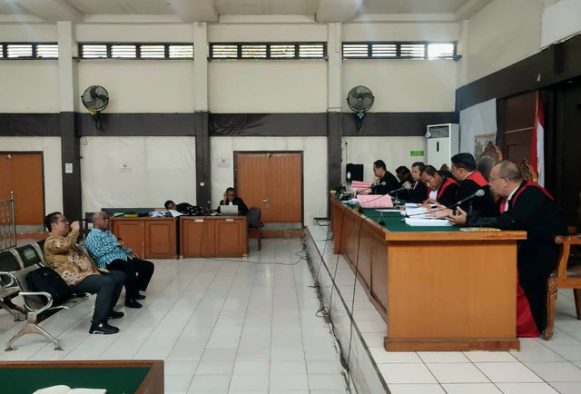 Para saksi ahli saat memberikan keterangan di sidang akuisisi PT SBS. (ist)