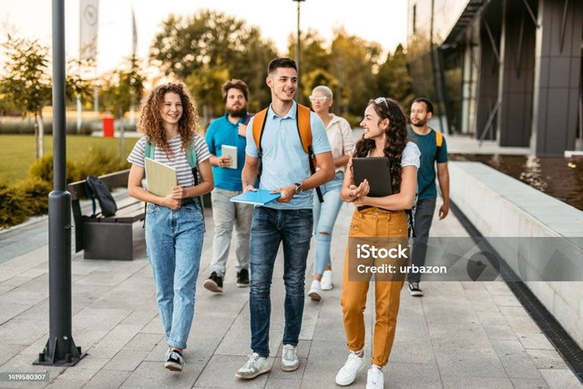 Mahasiswa sebagai agen perubahan untuk perekonomian Indonesia di masa depan. Foto: https://www.istock.com