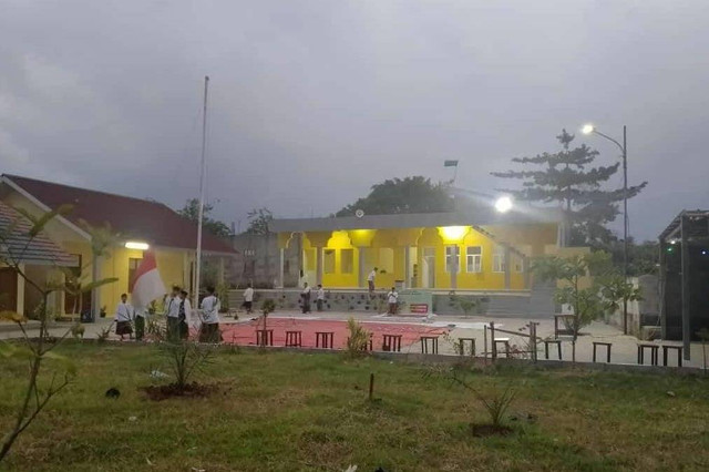 Bangunan pesantren yang didirikan oleh pedagang cilok di Karawang.
Foto: Dok. Istimewa