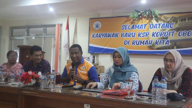 Keterangan foto:Konferensi pers penyampaian hasil audit laporan keuangan KSP Kopdit Obor Mas tahun buku 2023. Foto:Mario WP Sina.