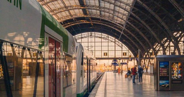 fasilitas stasiun kereta cepat Padalarang. Foto hanyalah ilustrasi bukan tempat sebenarnya. Sumber: Unsplash/Viet Hoang Philip Phan