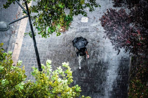 Ilustrasi Contoh Cerita Pengalaman ketika Hujan. Sumber: www.unsplash.com