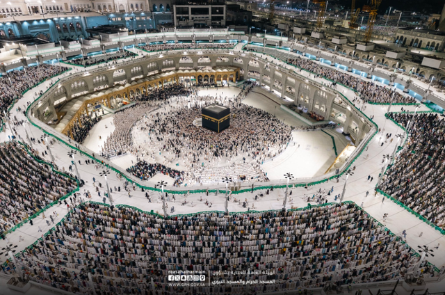 Salat Tarawih pada malam kedua Ramadan di Masjidil Haram, Senin (11/3/2024) Foto: dok gph.gov.sa