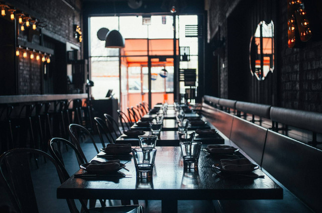 Tempat Makan di Denpasar yang Hits. Foto Hanya Ilustrasi, Bukan Tempat Sebenarnya. Sumber Unsplash Andrew Seaman