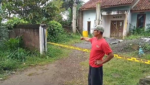 Rumah Surya di Karangtengah, Kabupaten Cianjur, disegel polisi. Foto: Dok. Istimewa