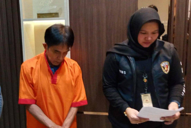 Pria bernama Ahmad Jais saat diamankan polisi. (ist)
