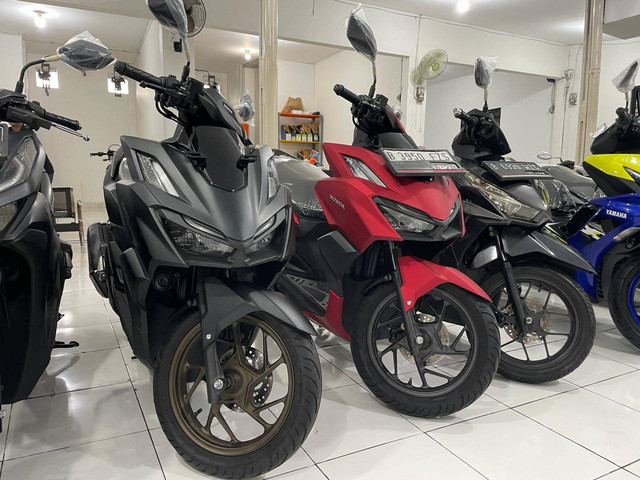 Deretan motor skutik bekas di Antara Motor Kalisari, Jakarta Timur. Foto: Sena Pratama/kumparan