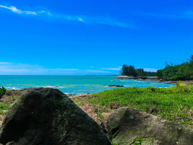 Pantai Pemuteran. Foto hanya ilustrasi, bukan tempat sebenarnya. Sumber: Unsplash/adzim musa