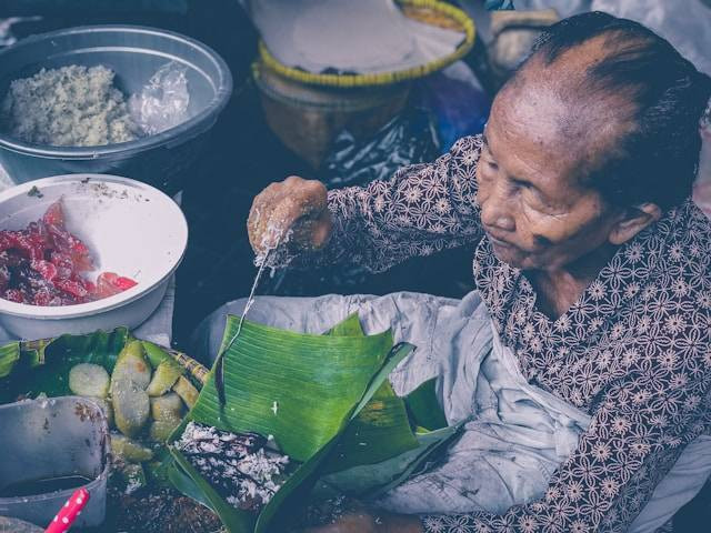 Pasar Ramadan di Jogja. Foto hanyalah ilustrasi, bukan tempat yang sebenarnya. Sumber: Unsplash/Cristian Siallagan