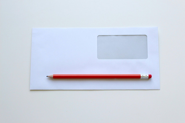 Amplop adalah sampul surat yang digunakan untuk melindungi isi atau surat yang ada di dalamnya. Foto: Pexels.com