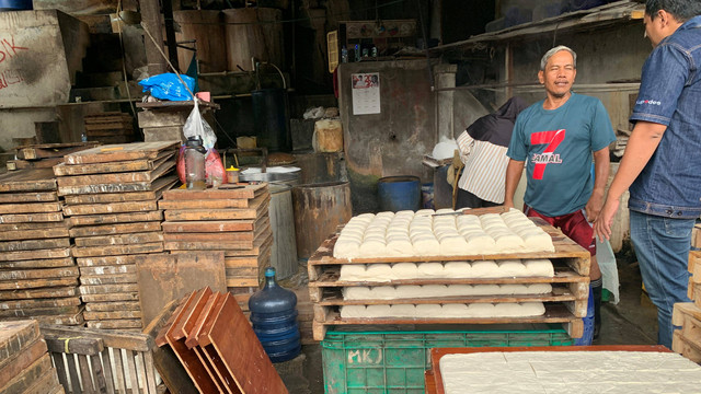 Mardi, pengusaha tahu yang menjadi nasabah BRI. Foto: Moh Fajri/kumparan