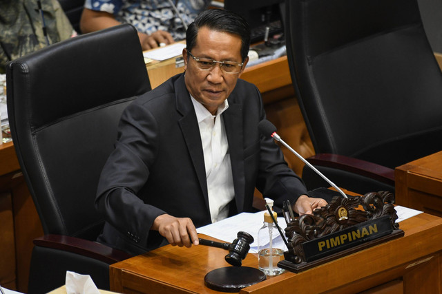 Ketua Baleg DPR Supratman Andi Agtas mengetok palu saat rapat kerja mengenai kelanjutan Rancangan Undang-Undang Daerah Khusus Jakarta (RUU DKJ) bersama pemerintah dan DPD di kompleks Parlemen, Jakarta, Rabu (13/3/2024). Foto: Aditya Pradana Putra/Antara Foto