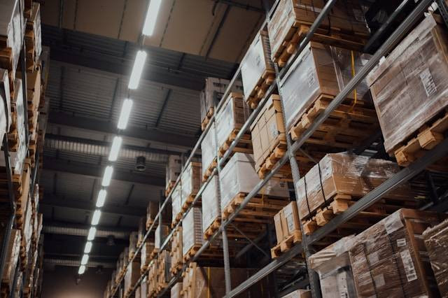 Distributor Barang Import dari China di Jakarta. Foto hanya ilustrasi, bukan tempat sebenarnya. Sumber: Unsplash/CHUTTERSNAP