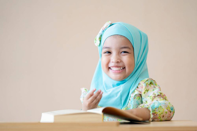 Ilustrasi anak puasa. Foto: Asada Nami/Shutterstock