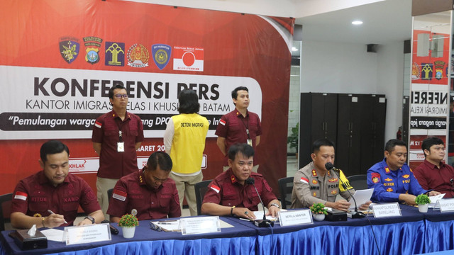 Konferensi pers penangkapan DPO WNA asal Jepang berinisial YY. Foto: Kemenkumham RI