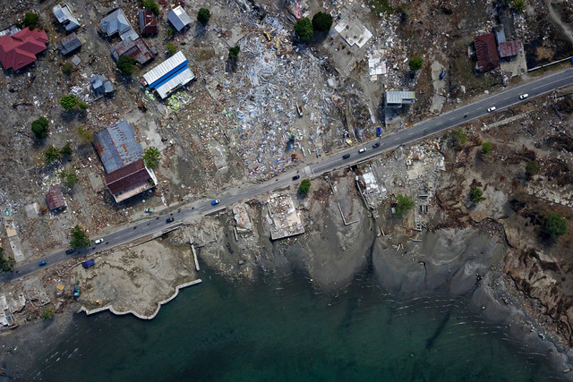 Foto udara kerusakan usai tsunami dan gempa bumi di wilayah Donggala, Sulawesi Tengah, Sabtu (29/9/2018). Foto: Jamal Ramadhan/kumparan