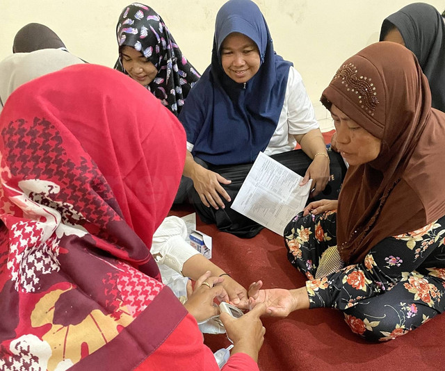 Mahasiswa UAD Beri Layanan Kesehatan Gratis untuk Warga Kenaruhan ...
