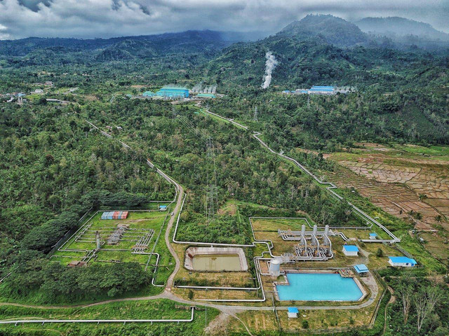 Suasana green house kebun melon hidroponik milik kelompok pemuda tani Kabupaten Tanggamus, Lampung yang menggunakan Pembangkit Listrik Tenaga Surya (PLTS) . Foto: Dok. Pertamina