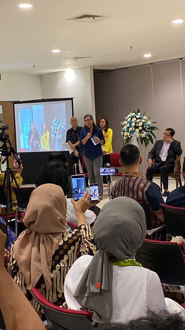 Akademisi berkumpul di Auditorium FK UI dalam acara Universitas memanggil - Temi Ilmiah Para Guru Besar/Akademisi Universitas Se-Jabodetabek. Foto: Ainun Nabila/kumparan