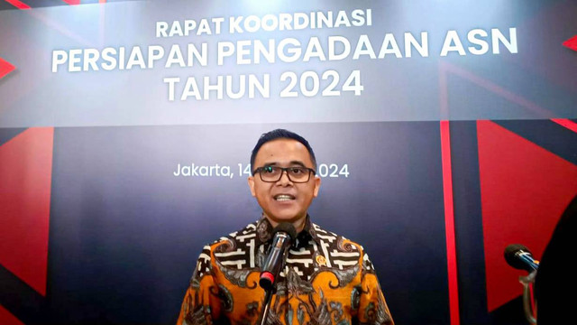 Menteri Pendayagunaan Aparatur Negara dan Reformasi Birokrasi (MenPAN RB) Abdullah Azwar Anas dalam Rapat Koordinasi Persiapan Pengadaan ASN Tahun 2024, Kamis (14/3/2024). Foto: Ghinaa Rahmatika/kumparan