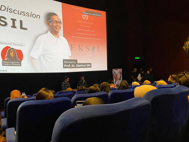 Prof Mahfud MD di acara nonton bareng eksil di XXI Blok M Plaza. Foto: Ainun Nabila/kumparan