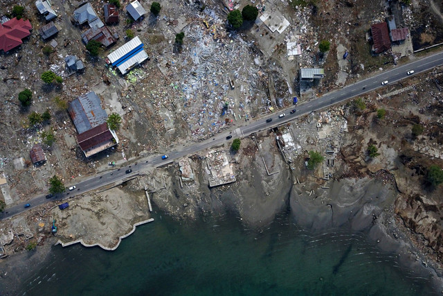 Foto udara kerusakan usai tsunami dan gempa bumi di wilayah Donggala, Sulawesi Tengah, Sabtu (5/10/2018). Foto: Jamal Ramadhan/kumparan