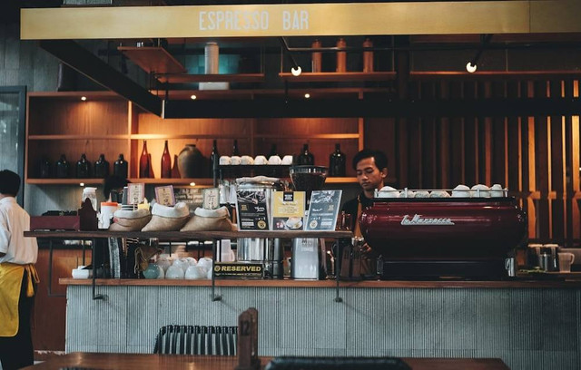 Foto Hanya Ilustrasi Delulu Cafe Bandung, Bukan Tempat Sebenarnya. Sumber Unsplash/Matiinu Ramadhan