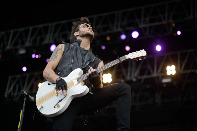 Martin Johnson dari band AS 'Boys Like Girls' tampil di Pentaport Rock Festival di Incheon pada 2 Agustus 2014. Foto: AFP / Ed Jones