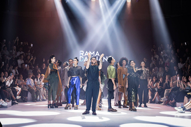 Suatu Hari Nanti, Koleksi Rama Dauhan di Plaza Indonesia Fashion Week 2024. Foto: dok. Plaza Indonesia Fashion Week