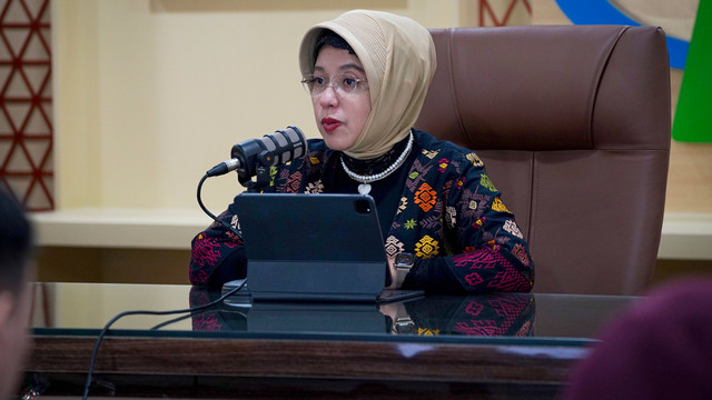 Kepala BPS Amalia Adininggar Widyasanti dalam konferensi pers di Kantor Pusat BPS, Jumat (15/3). Foto: BPS