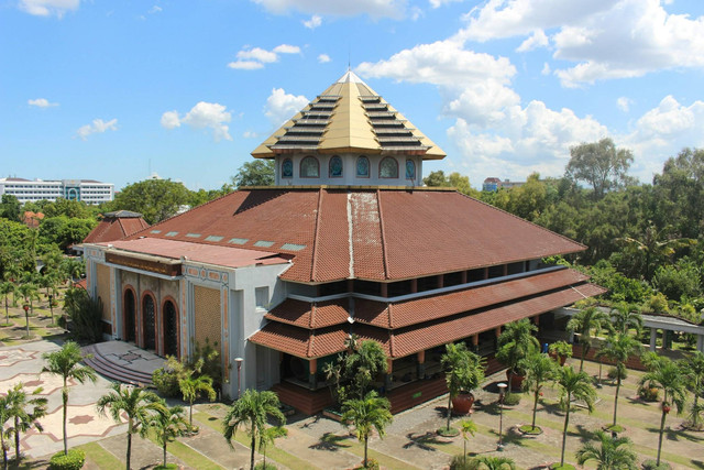 Sejarah Masjid Kampus UGM. Sumber: Unsplash/ RUMAH ZIS UGM. 
