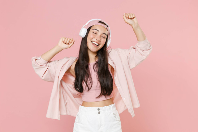 Ilustrasi perempuan. Foto: ViDI Studio/Shutterstock
