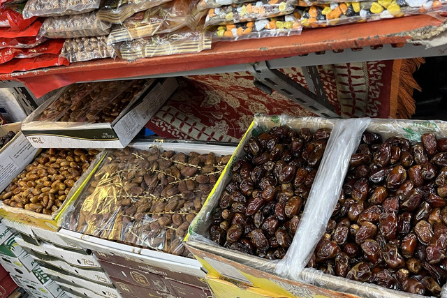 Kurma impor Toko Karomah terletak di Pasar Tanah Abang. Foto: Ghinaa Rahmatika/kumparan