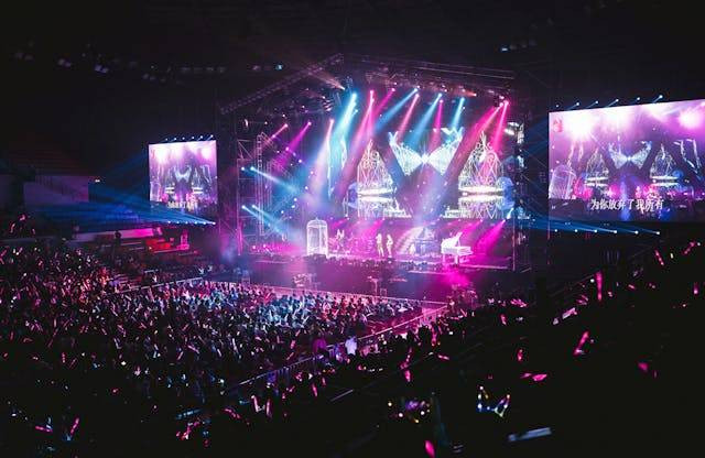Cara beli tiket konser boys like girls di jakarta 2024. Foto hanya ilustrasi, bukan gambar event sebenarnya. Sumber foto: Pexels/Teddy Yang