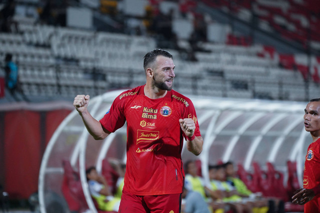 Selebrasi pemain Persija Jakarta, Marko Simic, usai mencetak gol ke gawang Persik Kediri dalam pertandingan Liga 1 2023/24 di Stadion Kapten I Wayan Dipta, Gianyar, Bali, Sabtu (16/3). Foto: Dok. Media Persija