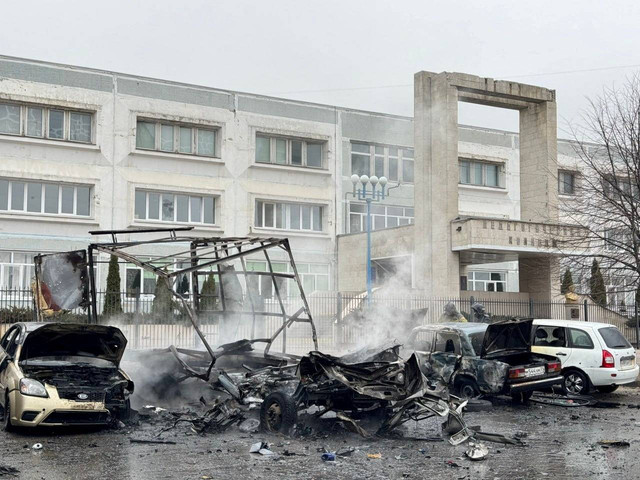 Kerusakan gedung apartemen rusak usai serangan rudal Ukraina di Belgorod, Rusia pada Sabtu (16/3/2024). Foto: Belgorod Region Vyacheslav Gladkov/Reuters