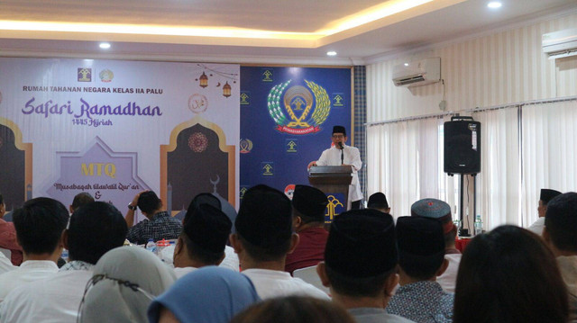 Kakanwil Kemenkumham Sulteng Hermansyah Siregar mengajak jajarannya untuk lebih meningkatkan ketakwaan selama bulan puasa. dokumentasi (humas)
