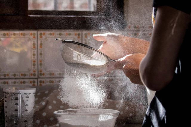 Ilustrasi Resep Kue Keciput Wijen Tepung Ketan. Unsplash/Sonia Nadales