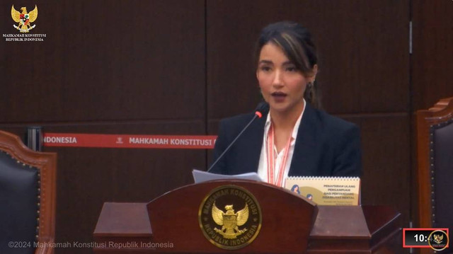 Tsania Marwa bersaksi dalam sidang gugatan di MK. Foto: Youtube/Mahkamah Konstitusi RI