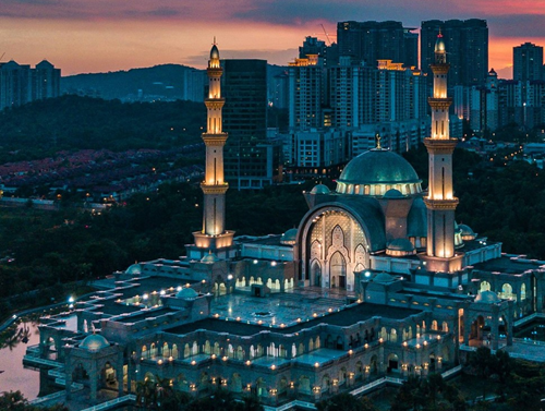 Ilustrasi Cara mendapatkan malam Lailatul Qadar bagi wanita yang haid Foto: Unsplash/Fahrul Azmi