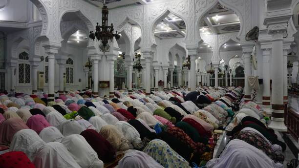 Ilustrasi Bacaan Bilal Tarawih 13 Rakaat, Foto: Unsplash/Fakhrur Razi.
