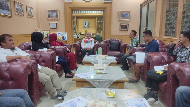 Pengusaha Pertashop menyampaikan aspirasi mereka ke DPRD Wajo. Foto: Dok. Humas DPRD Wajo