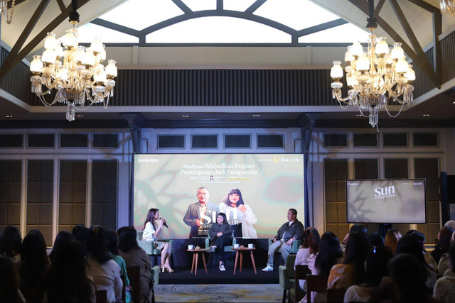 Sun Entrepreneur “Wujudkan Impian Perempuan Jadi Pengusaha” bersama founder brand kosmetik BLP Beauty, Elizabeth Christina atau Lizzie Parra; dan Head of Learning & Development Agency Distribution Sun Life Indonesia, Medya Agus. Foto: kumparan