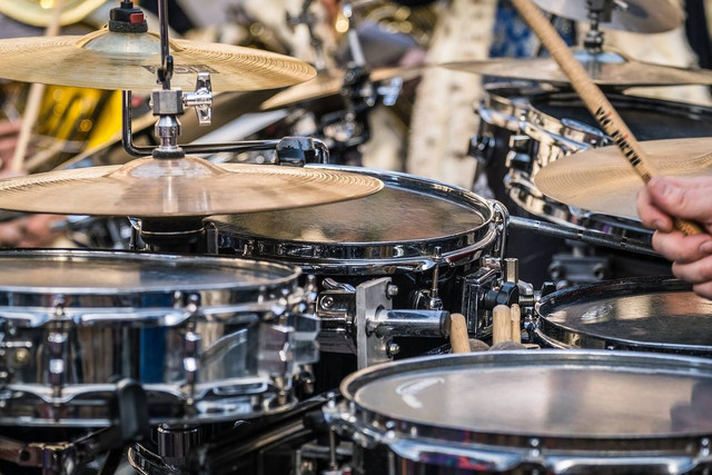 Ilustrasi teknik dasar bermain drum. Sumber: pixabay