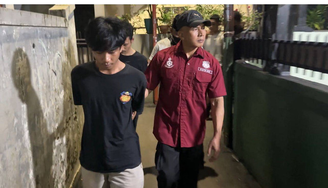 Polisi tangkap 4 orang pengedar narkoba di Jaksel. Foto: Polsek Pesanggrahan