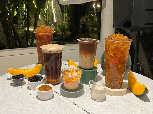 Kopi Kenangan hadirkan menu spesial Ramadan Blewah Mewah. Foto: Ela Nurlaela/kumparan