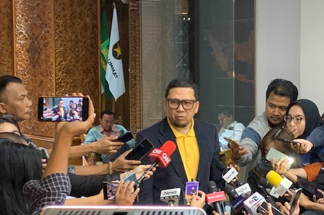 Waketum Golkar Ahmad Doli Kurnia di Kantor KPU, Jakarta pada Rabu (20/3/2024). Foto: Luthfi Humam/kumparan
