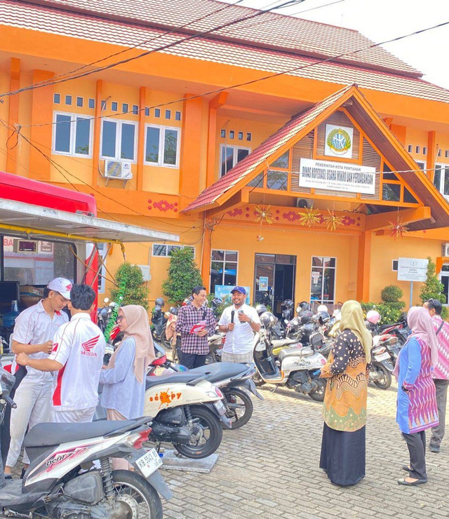 Astra Honda Motor Kalbar berikan full service kepada ASN di Perpustakaan Kota Pontianak. Foto: Rere Hutapea/Hi!Pontianak