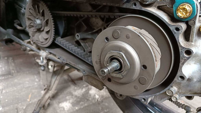 Ilustrasi komponen CVT pada motor oto: Rizki Fajar Novanto/kumparan